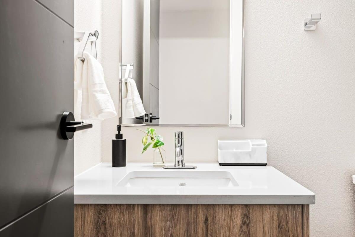 Avenue Hotel Downtown Golden Gold Miners Suite 외부 사진