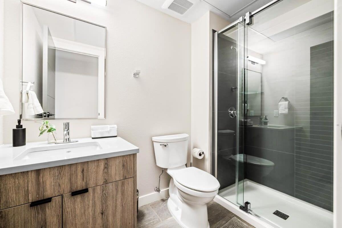 Avenue Hotel Downtown Golden Gold Miners Suite 외부 사진